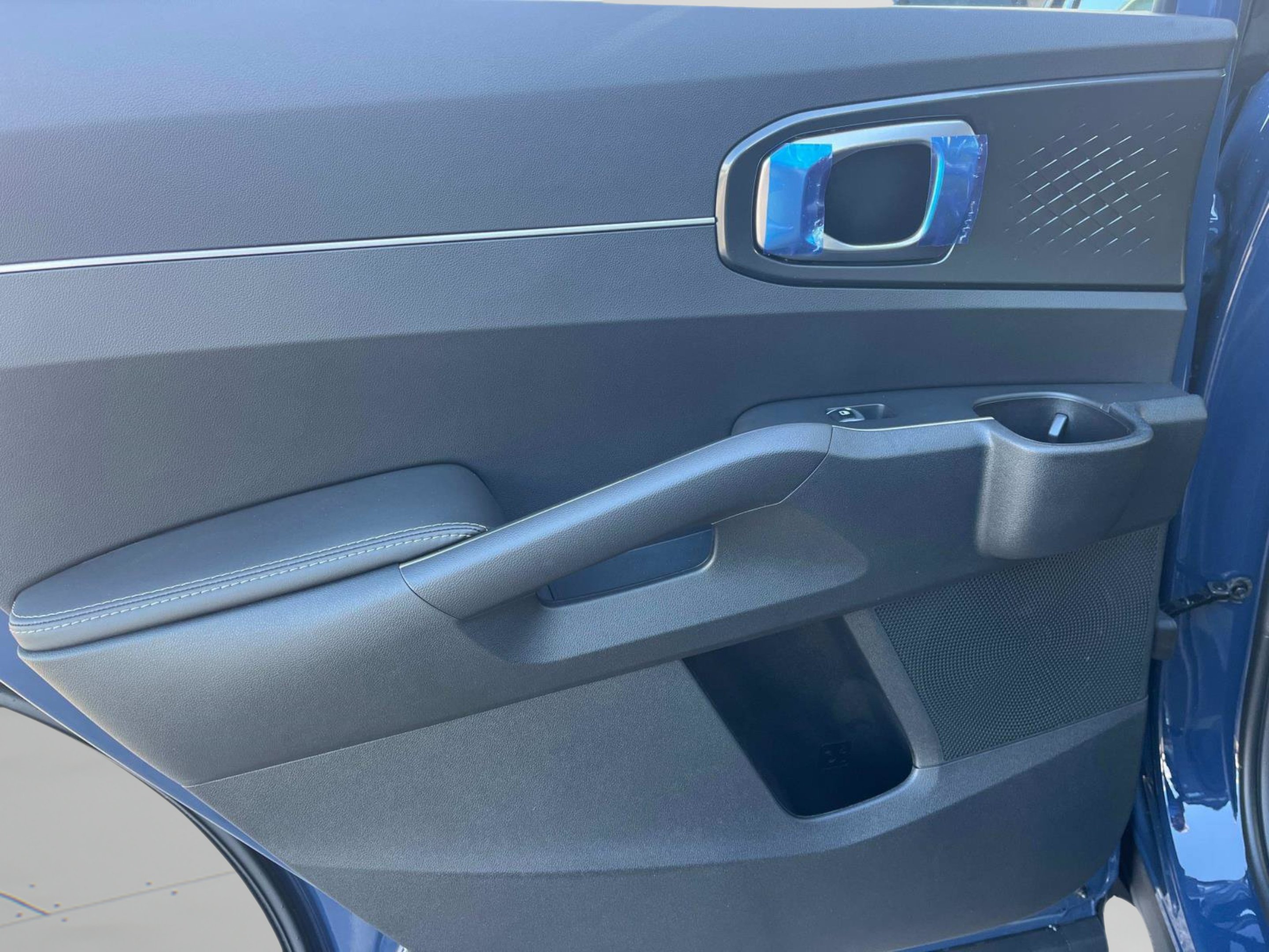 2025 Kia Sorento S - Photo 16