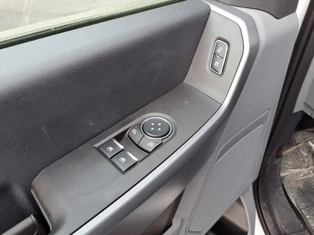 New 2024 Oxford White Ford XLT image 7