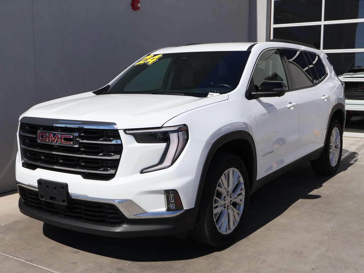Used 2024 White Frost Tricoat GMC Elevation image 1