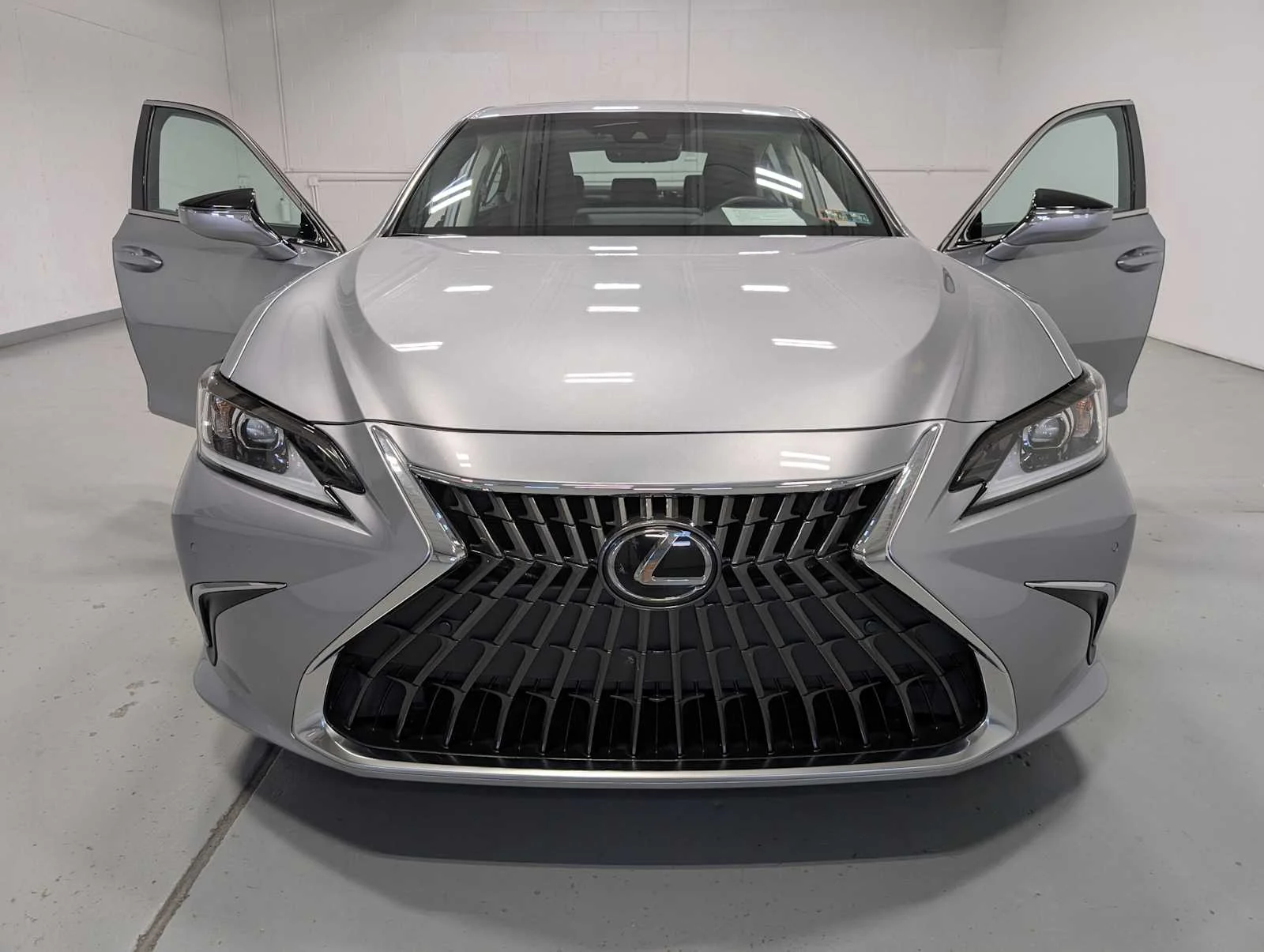 Used 2023 Iridium Lexus  image 16