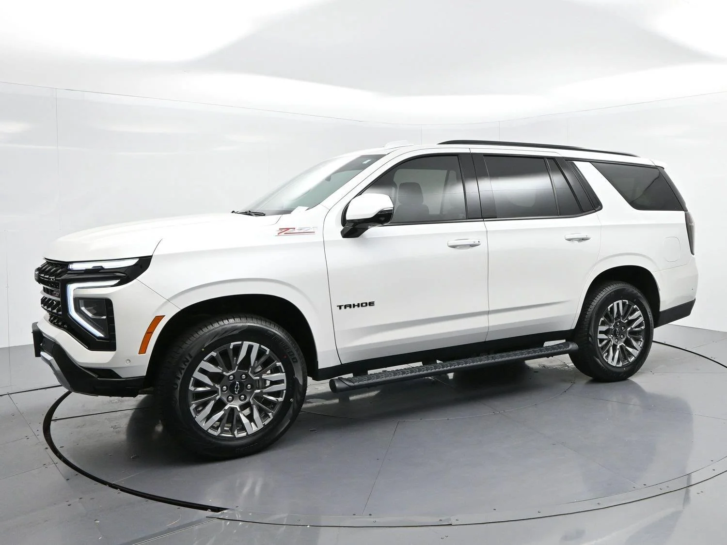 Used 2025 Iridescent Pearl Tricoat Chevrolet Z71 image 3