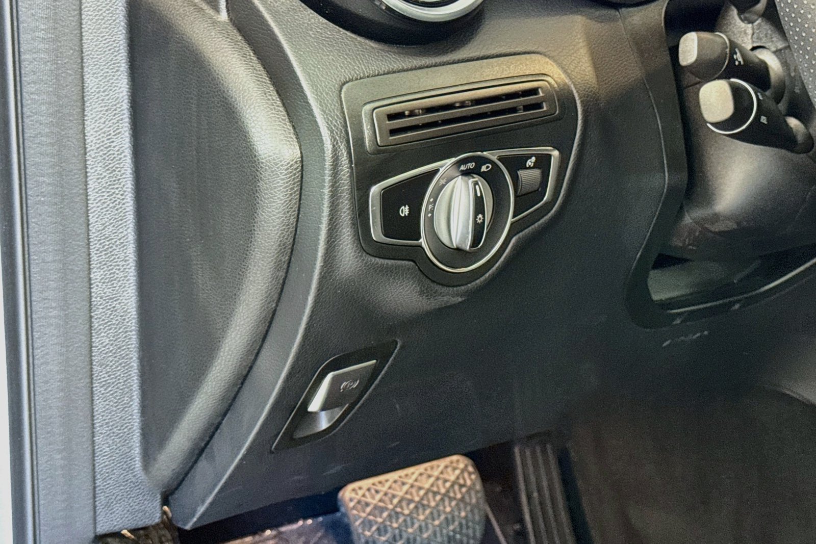 Used 2019 Mojave Silver Metallic Mercedes-Benz GLC 300 image 10