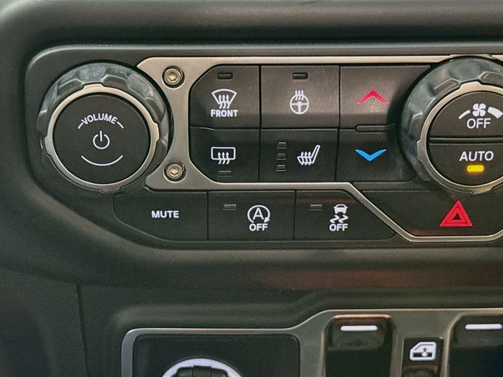 Used 2021 Gray Jeep Unlimited Sahara image 20