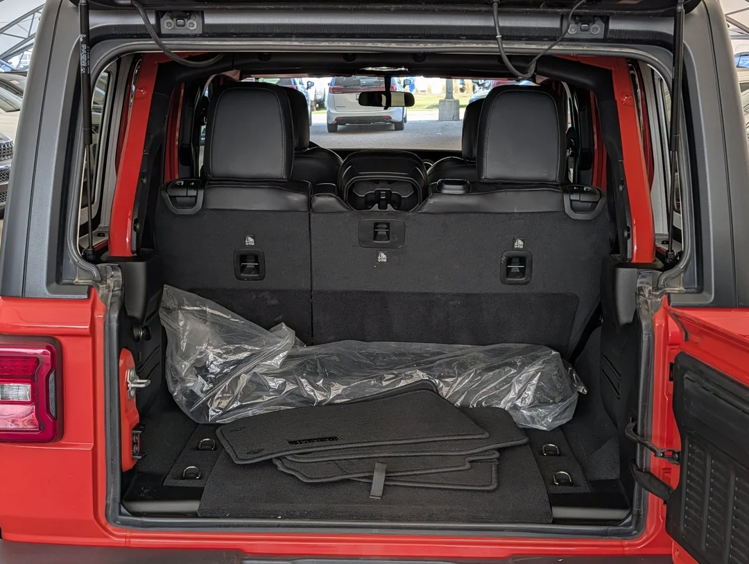 Used 2020 punk n metallic Jeep Sahara - - 4x4 - Leather Seats - Freedom Top - Remote Start & More! image 27