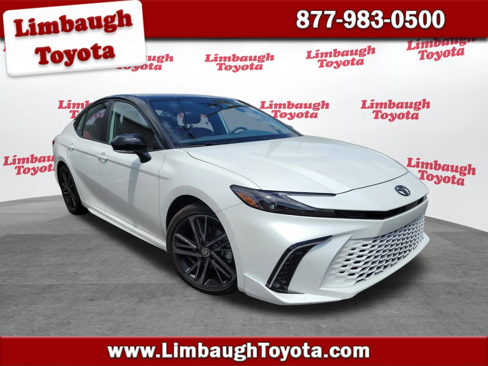 2025 Toyota Camry XSE Hybrid's photo