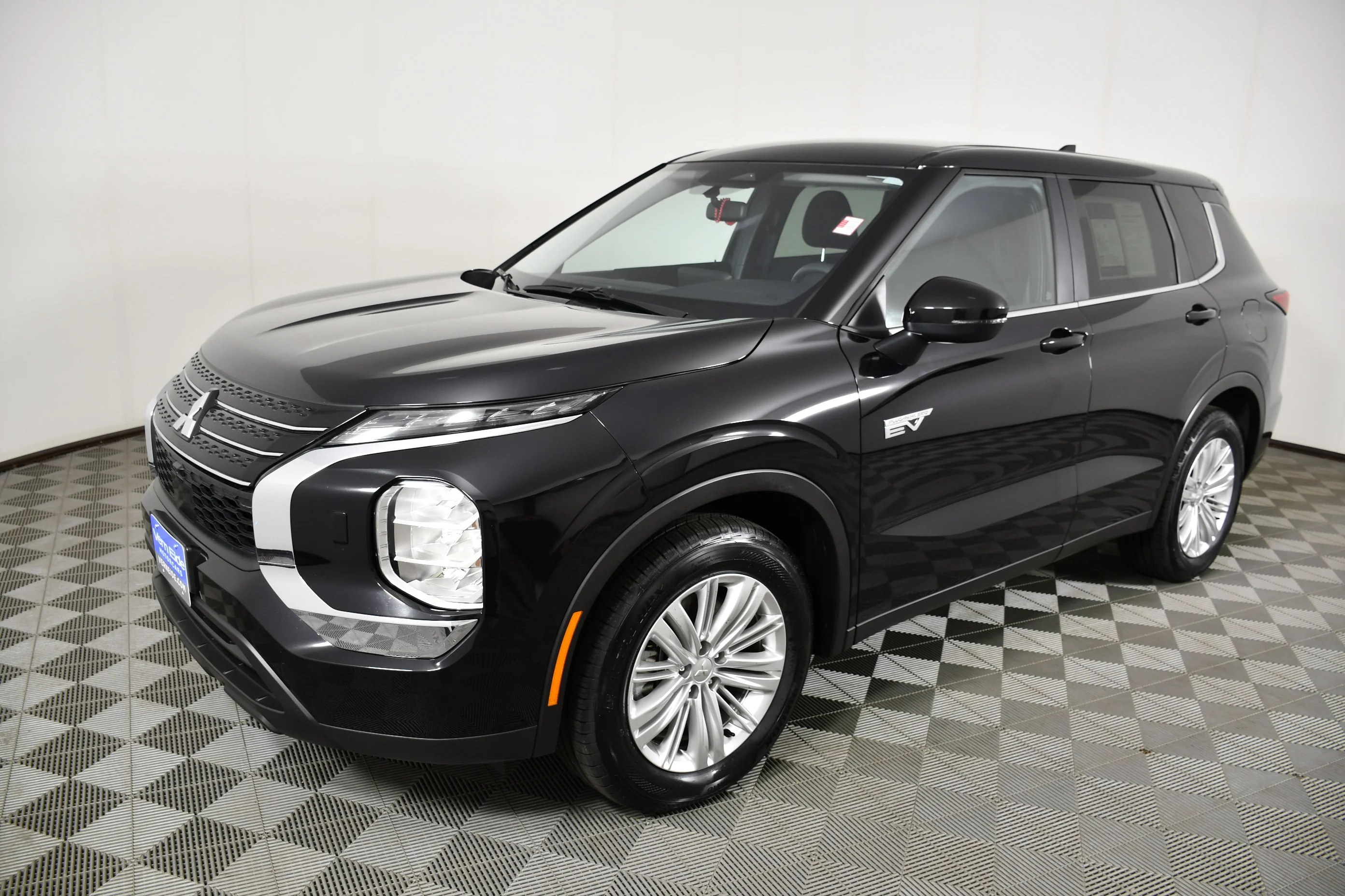 Certified Used 2025 Labrador Black Pearl Mitsubishi ES image 10