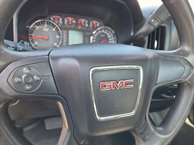 Used 2018 White GMC Base image 10