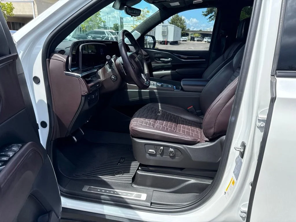 Used 2024 Crystal White Tricoat Cadillac V-Series image 12