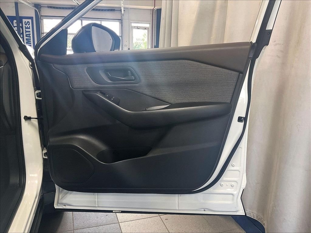 Used 2023 White Nissan S image 12