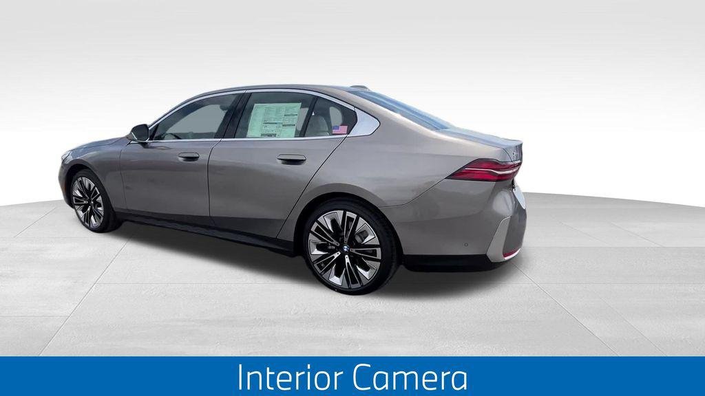 New 2026 Oxide Grey Metallic BMW 530i xDrive image 10