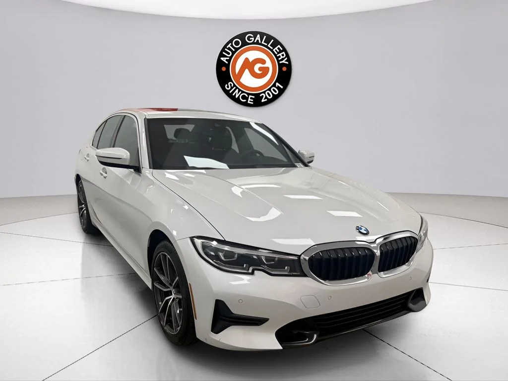 2022 BMW 3 Series 330i xDrive Sedan's photo