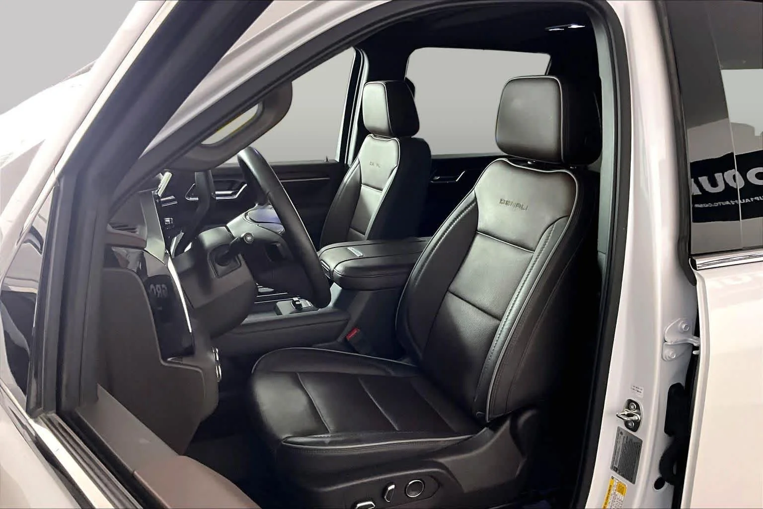 Used 2024 White Frost Tricoat GMC Denali image 8