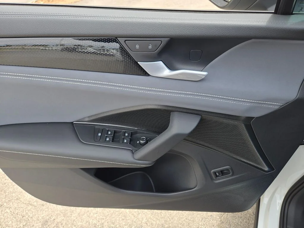 New 2026 White Volkswagen 2.0T SE R-Line Black image 10