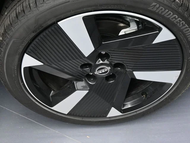 Used 2025 Black Nissan SR image 32