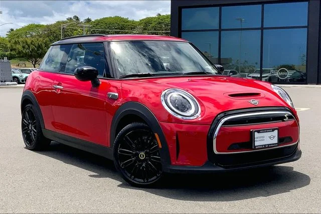2024 MINI Hardtop Cooper SE's photo