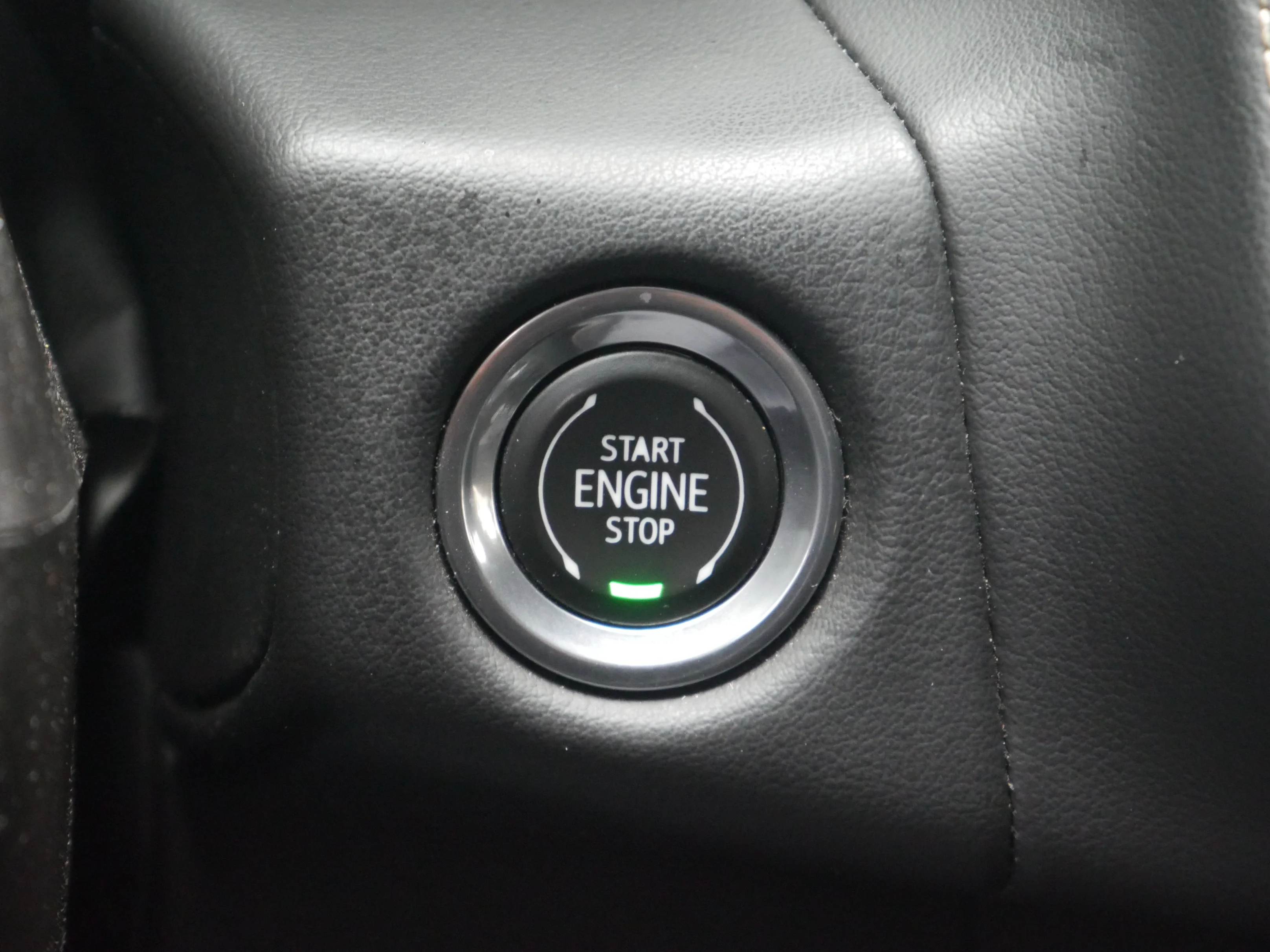 Used 2021 White Frost Tricoat GMC SLT image 8
