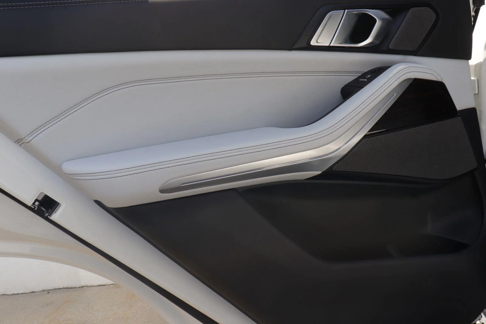 Used 2024 Alpine White BMW xDrive50e image 13