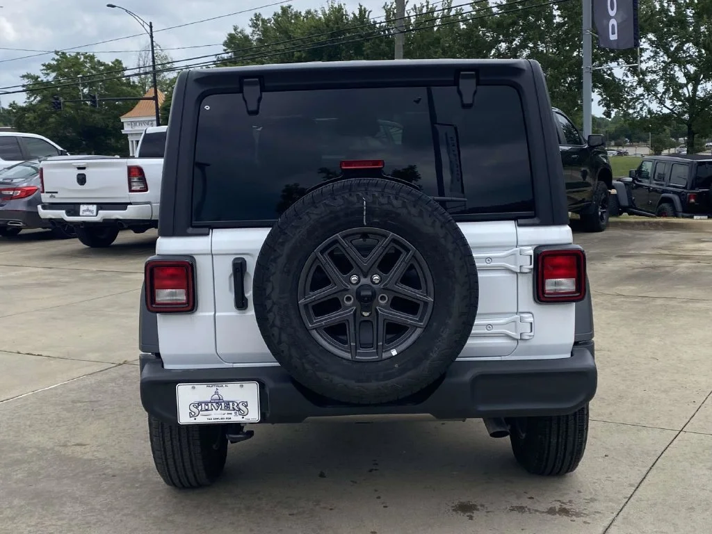 New 2026 Bright White Clear-Coat Exterior Paint Jeep Sport S image 32