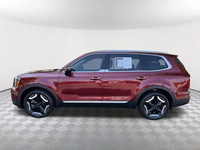 Used 2023 Red Kia S image 8
