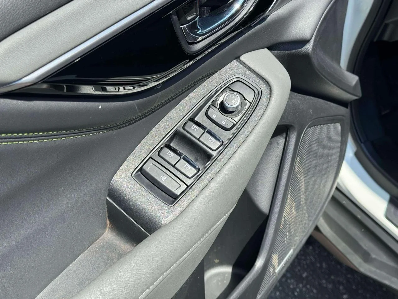 Used 2025 Crystal White Pearl Subaru Onyx Edition image 20
