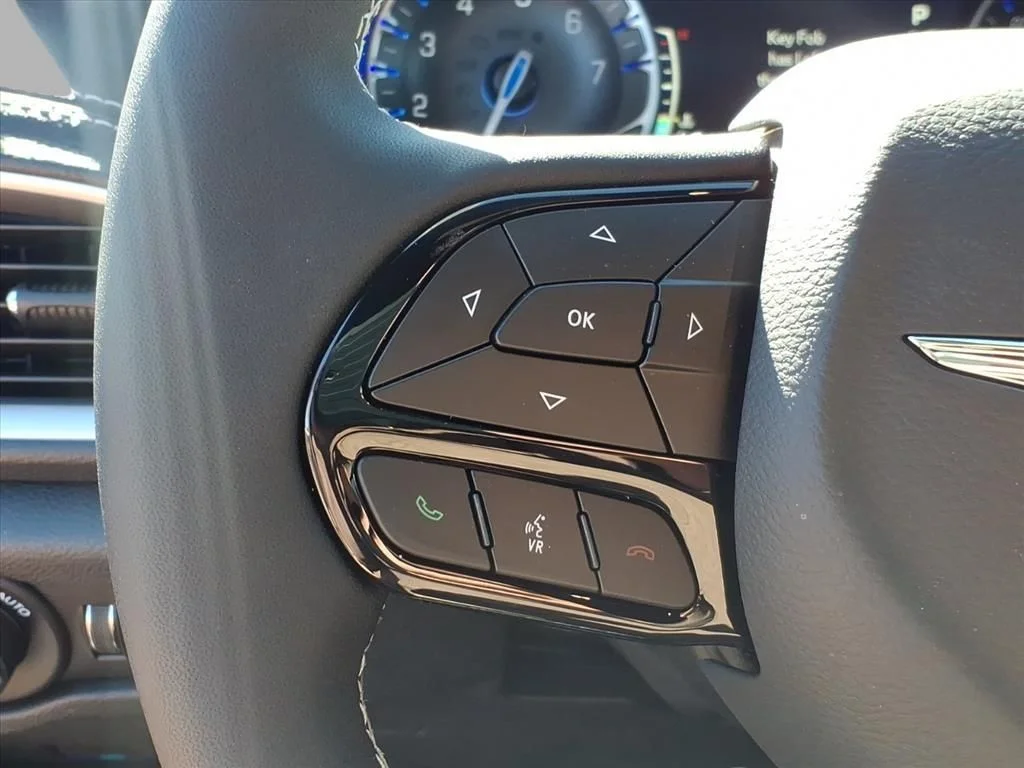 New 2026 Diamond Black Crystal Pearl-Coat Exterior Paint Chrysler Select image 22