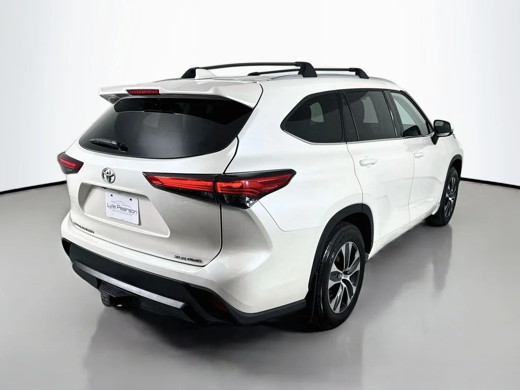 Used 2021 Blizzard Pearl Toyota XLE image 9