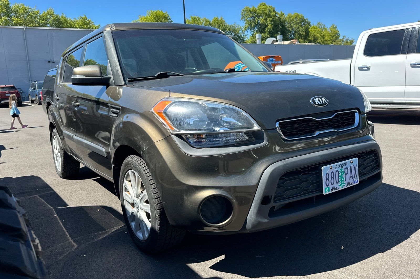 Used 2013 Green Kia Plus image 2