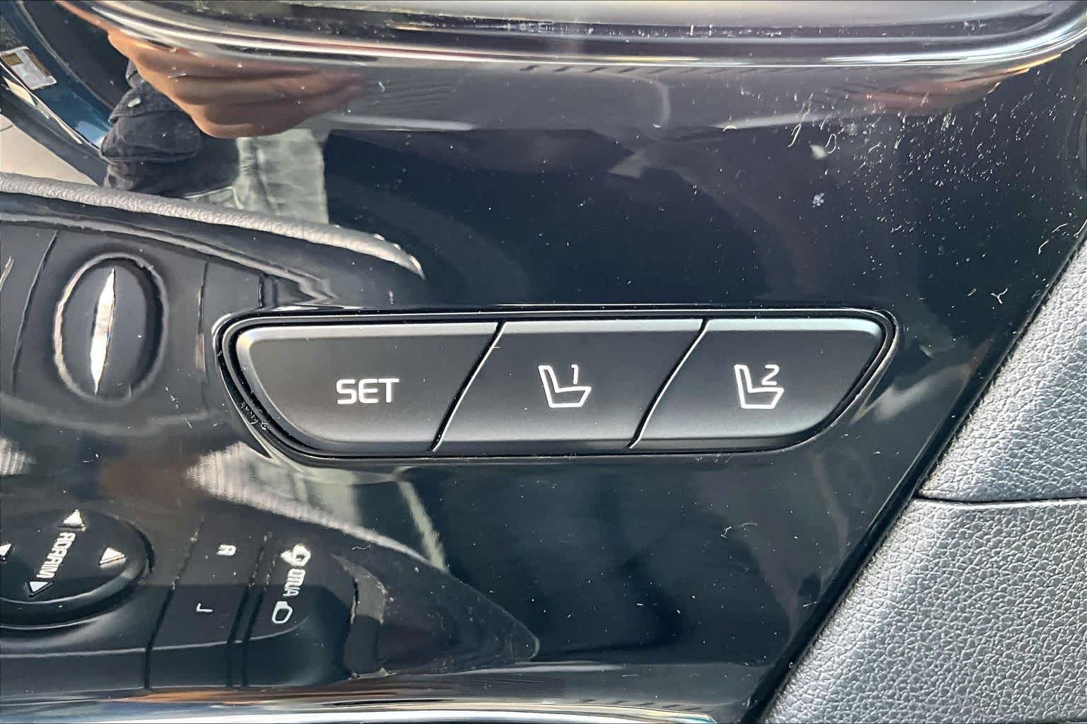 Used 2018 CERULEAN Kia Touring image 33