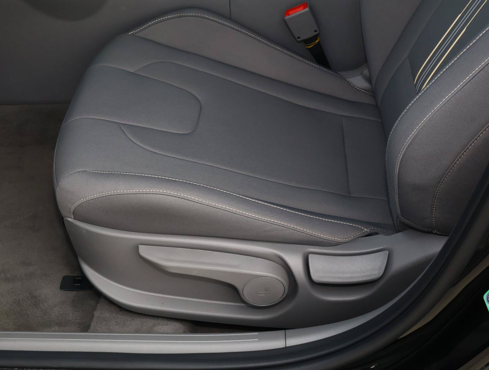 2026 Hyundai Elantra SEL Sport - Photo 13