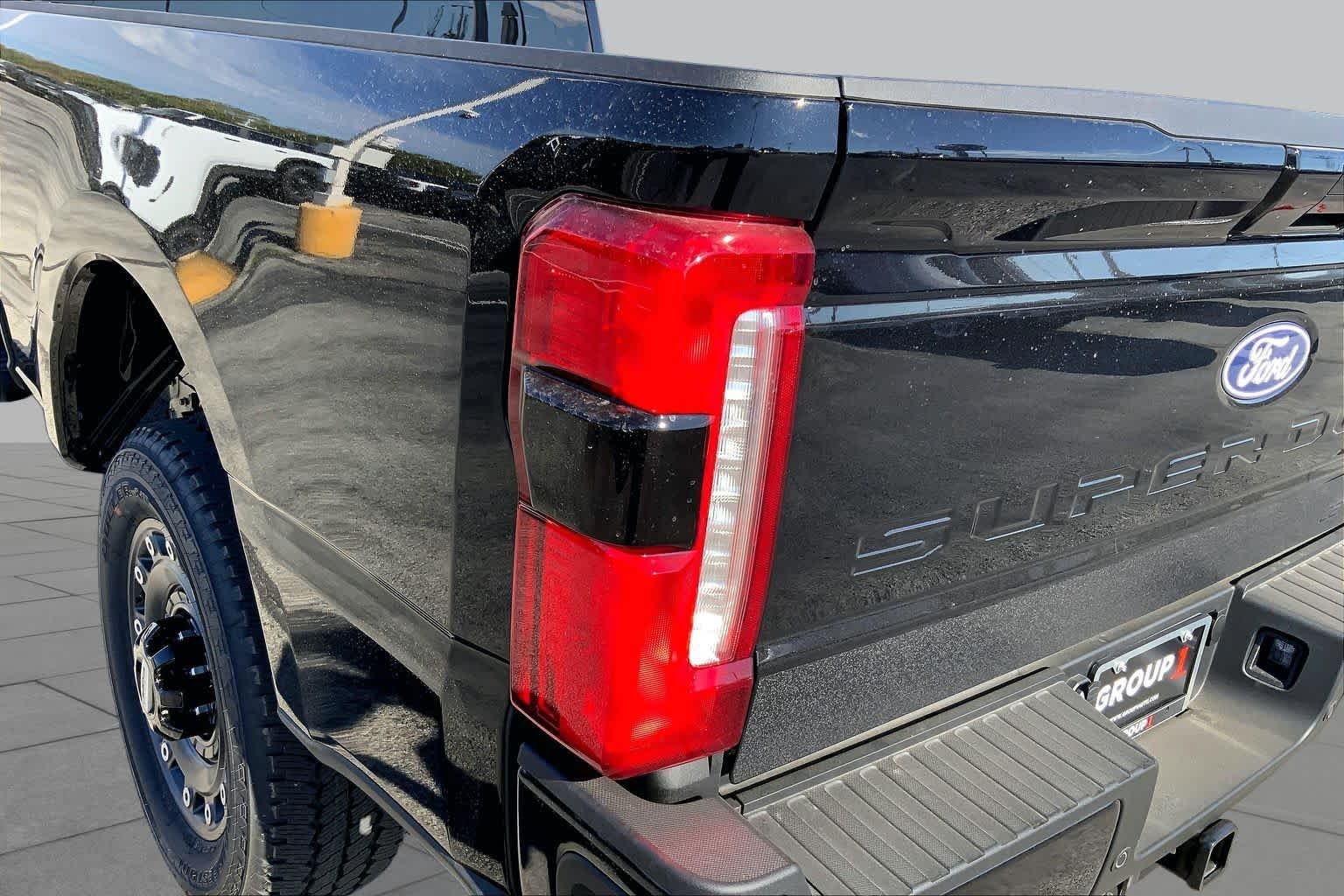 New 2027 Agate Black Metallic Ford F-350® XLT image 11