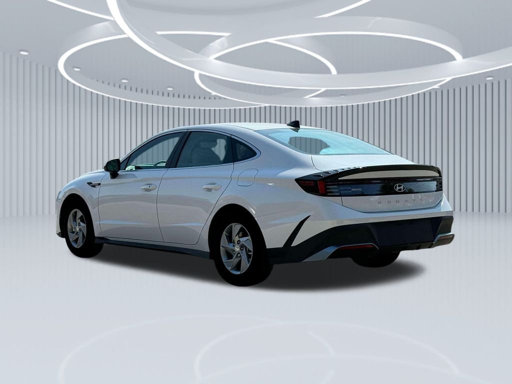 New 2025 White Hyundai SE image 24