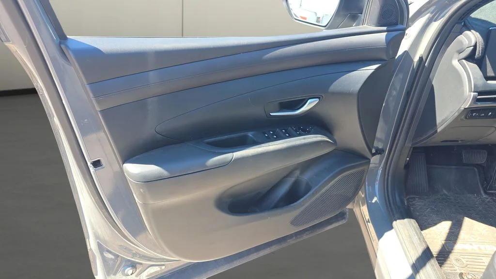 Used 2025 Gray Hyundai SEL image 17