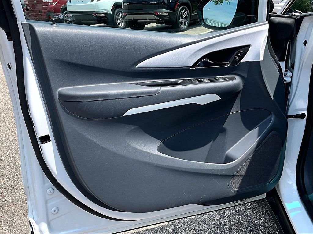 Used 2017 White Chevrolet LT image 9
