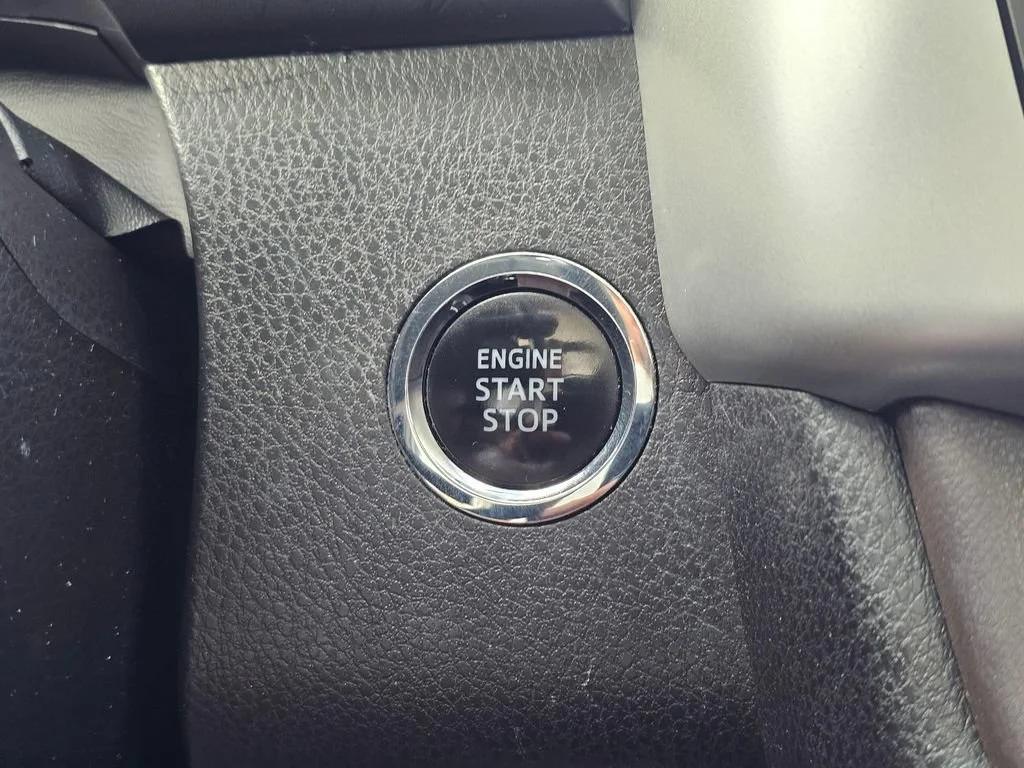 Used 2015  Toyota Limited image 37