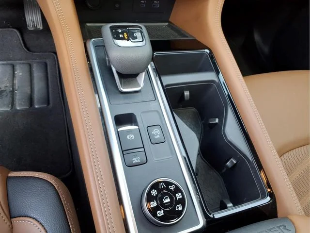Used 2025 Black Nissan Platinum image 27