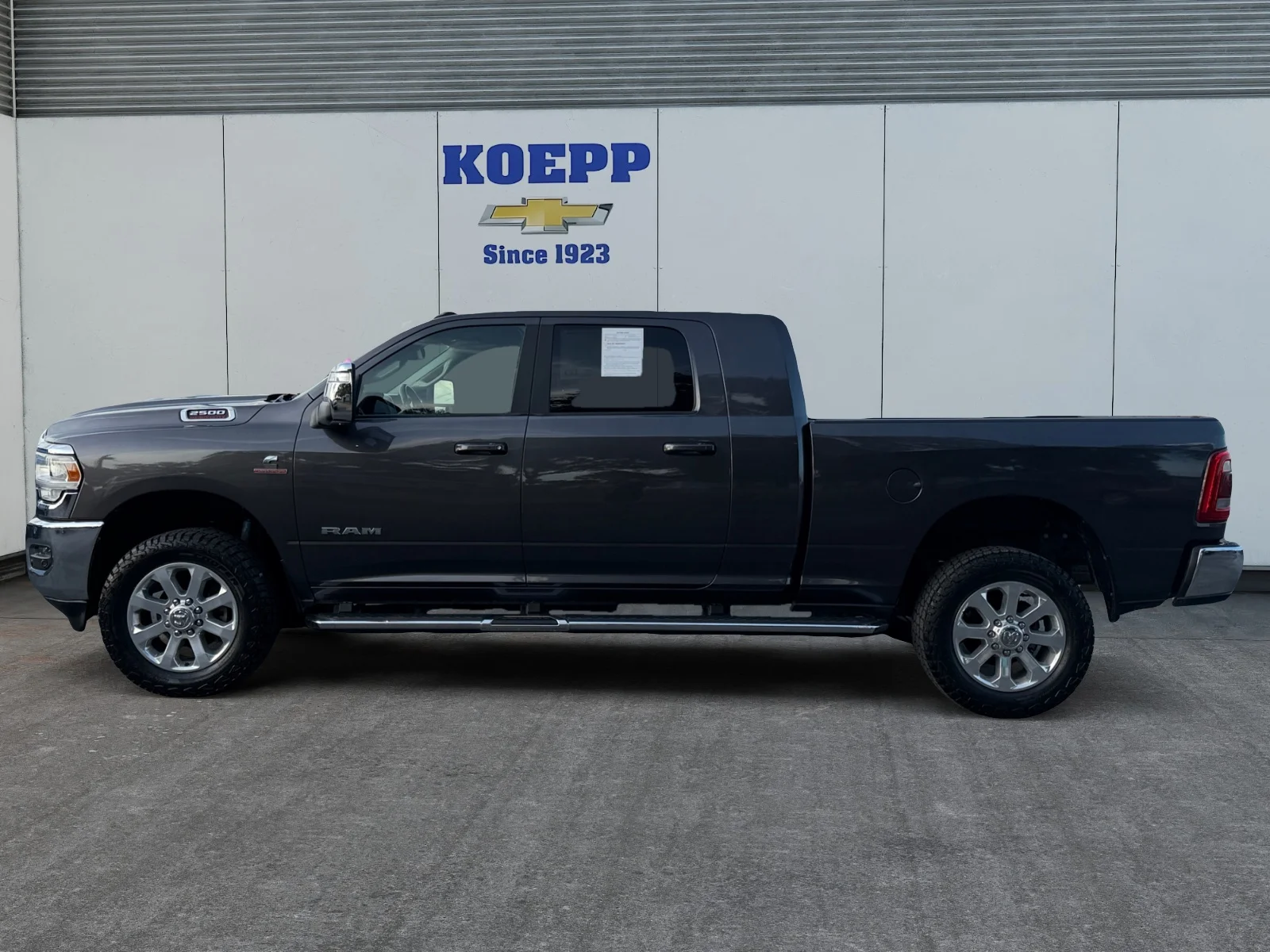 Used 2023 Granite Crystal Metallic Clearcoat Ram Laramie image 2