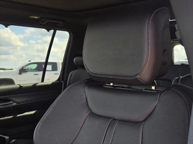 New 2026 High Gloss Black Exterior Paint Jeep Limited Altitude image 16