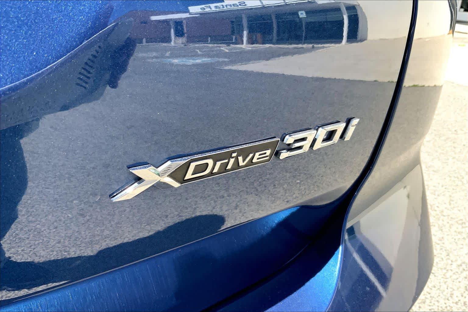 Used 2023 Phytonic Blue Metallic BMW xDrive30i image 9