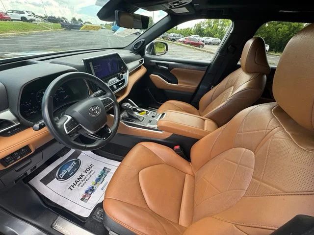 Used 2023 Magnetic Gray Metallic Toyota Platinum image 18