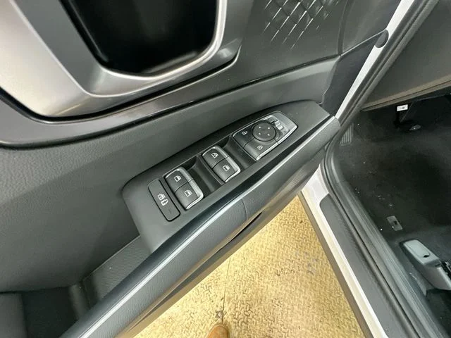New 2026 Glacial White Pearl Kia LX image 16