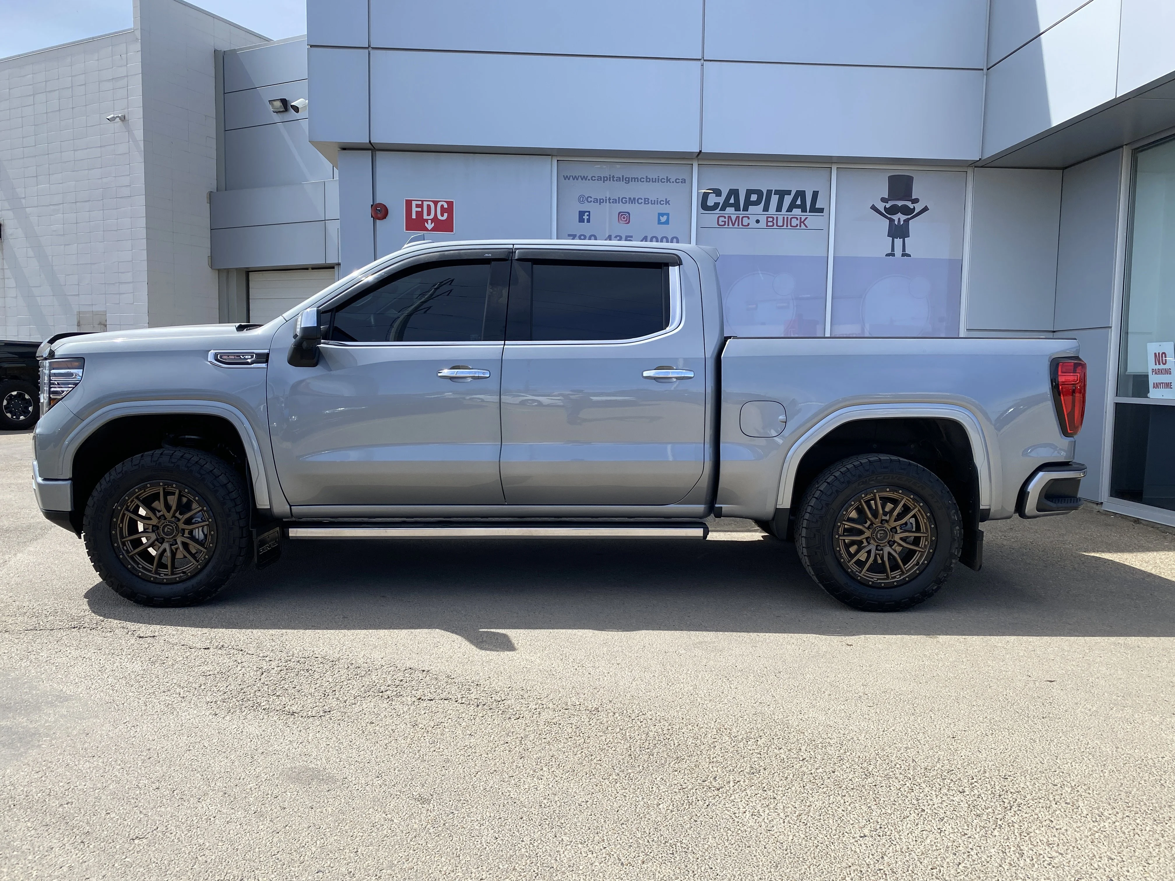 Certified Used 2025 Silver GMC Crew Cab Denali * LIFTED * A/M WHEELS AND TIRES * TECH * image 2
