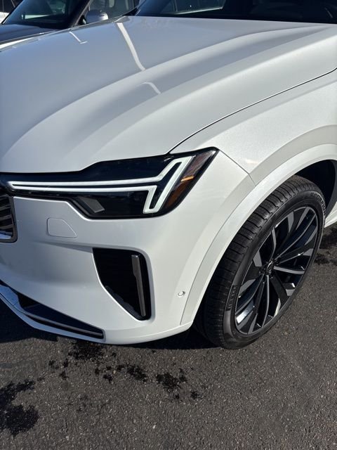 New 2026 White Volvo B6 Plus 7-Seater image 12