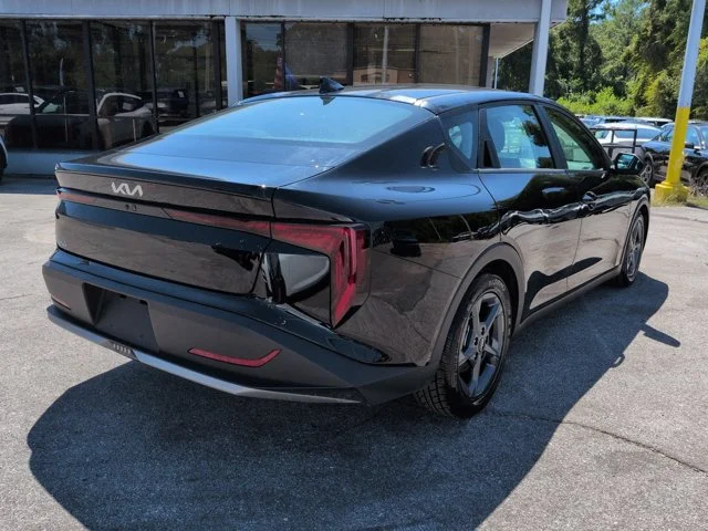 Used 2025 Black Kia LXS image 5