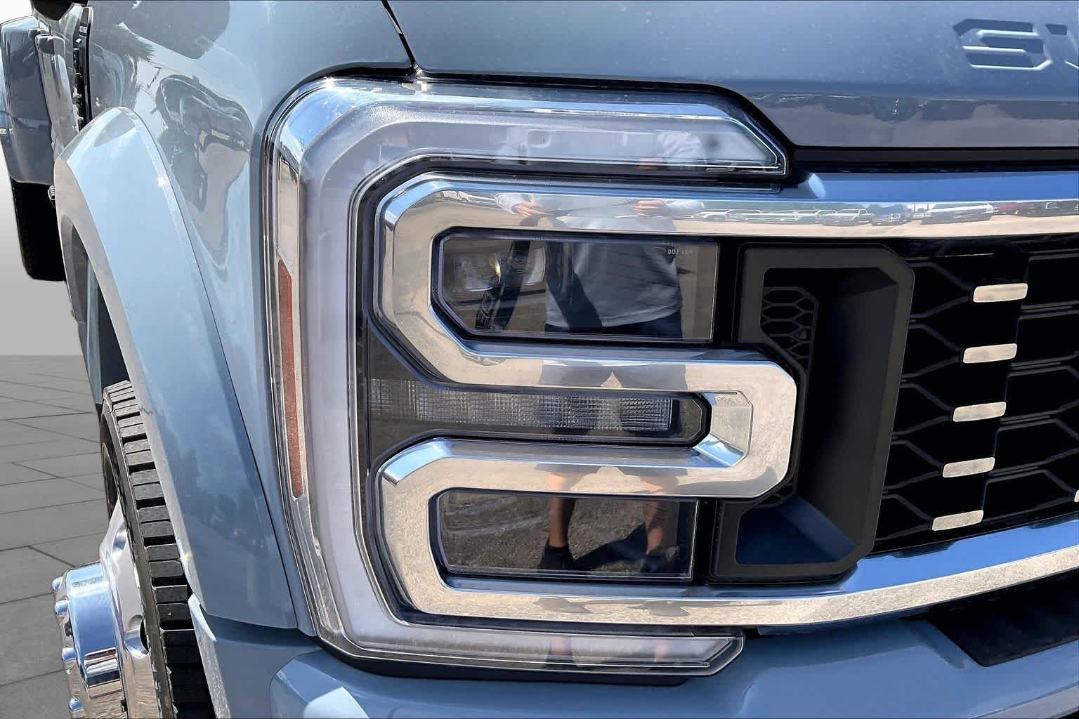 New 2026 Glacier Gray Metallic Tri-Coat Ford F-450® Platinum® image 13