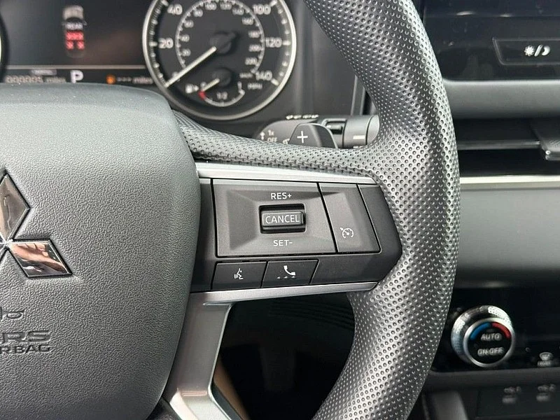 2026 Mitsubishi Outlander ES - Photo 14