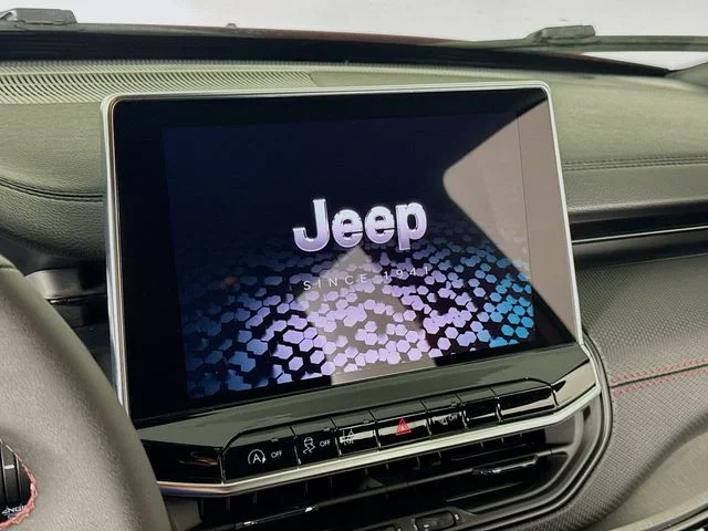 New 2026 Red Hot Pearl-Coat Exterior Paint Jeep Trailhawk image 14