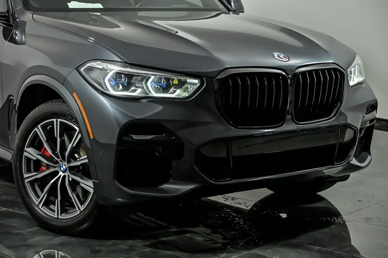 Used 2022  BMW M50i image 2