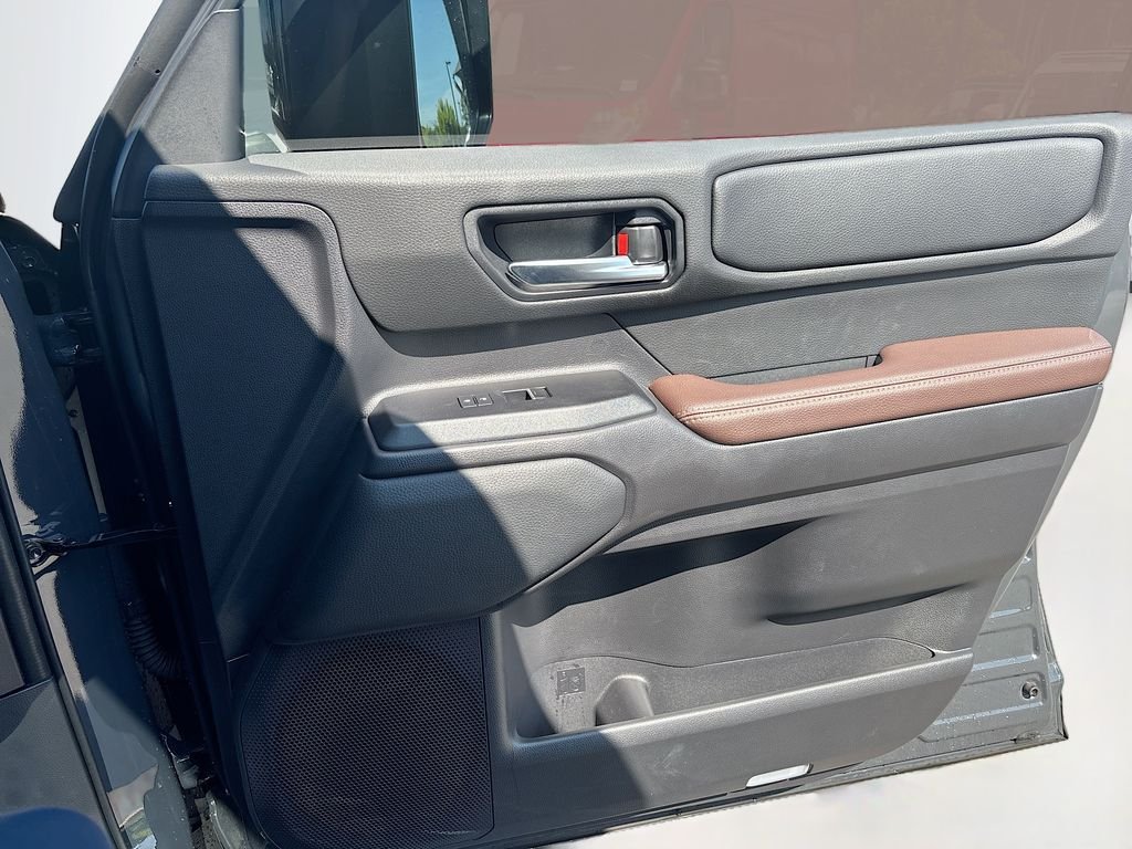 Used 2025  Toyota Base image 21