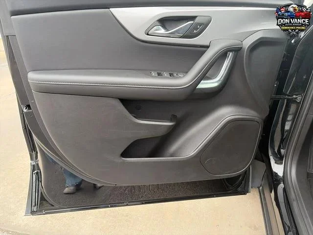 Used 2025 Black Chevrolet LT image 11
