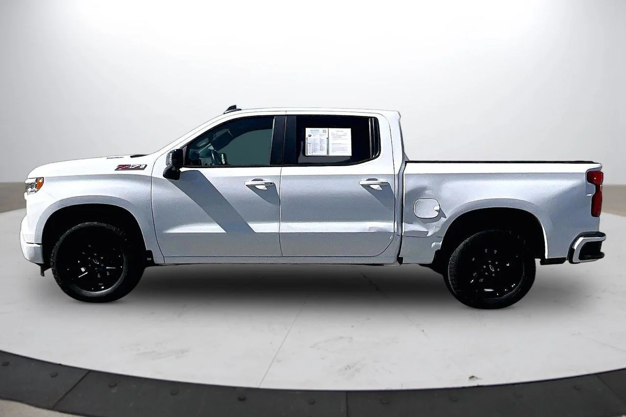 Used 2023 White Chevrolet RST image 5